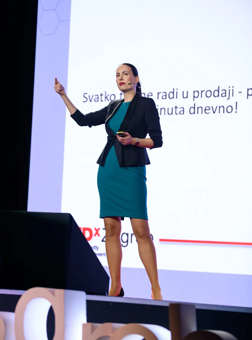 Ana Brajković tijekom TEDxZagreb predavanja
