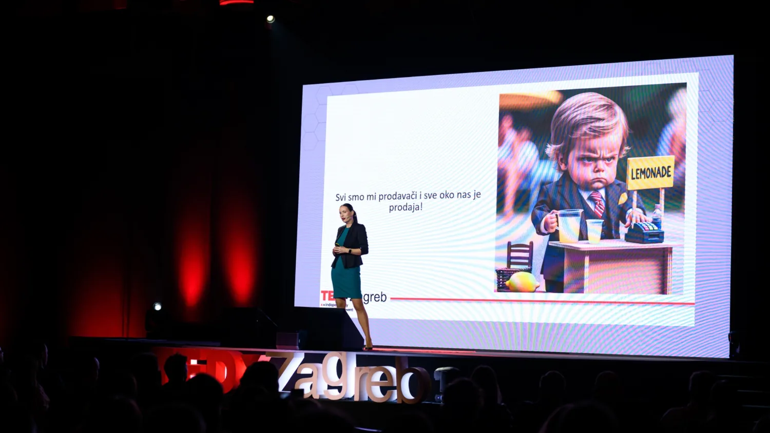 TEDxZagreb pozornica i publika tijekom govora Ane Brajković